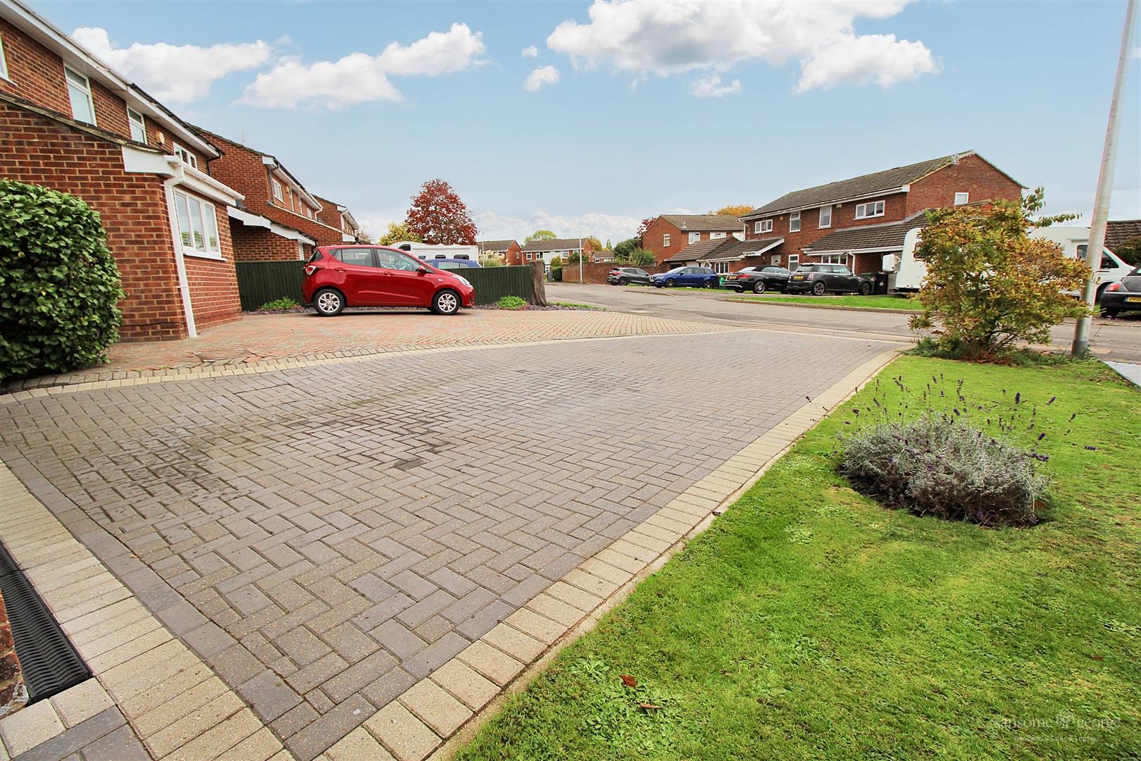Mackay Close, Calcot, Reading